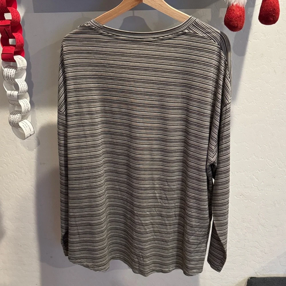 Athleta Cloudlight Stratus Striped Long Sleeve Top 2X - Picture 4 of 4